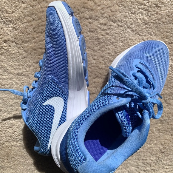 Nike revolution 3 size 6.5 Running shoes - Picture 4 of 5